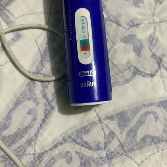 BRAUN ELECTRIC TOOTHBRUSH ONLY $25! NO CHARGER/REPLACEMENT HEADS AVAIL. ALSO $15 - Picture 4 of 6
